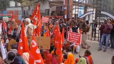 बिहार: अपनी मांगों को लेकर भारतीय कम्युनिस्ट पार्टी के कार्यकर्ताओं ने समाहरणालय का किया घेराव