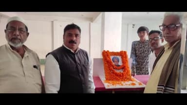 हुसैनगंज: प्रखंड मुख्यालय स्थित कांग्रेस कार्यालय में कांग्रेस नेताओं ने पूर्व प्रधानमंत्री मनमोहन सिंह को दी श्रद्धांजलि