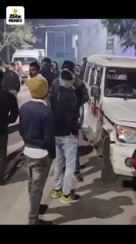 ट्रक में पीछे से जा घुसी बाइकः बेगूसराय में सड़क हादसे में पूर्व सरपंच की मौत, फंसे हुए शव को लोगों ने निकाला #vural