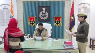 अमरोहा: बारिश में भीगते हुए फरियादी पहुंचे अमरोहा एसपी कुवंर अनुपम सिंह के दरबार, एसपी ने पीड़ितों की सुनी फरियाद