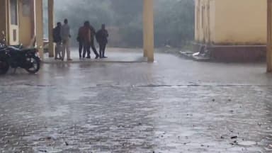 मंदसौर: मौसम विभाग के अलर्ट के बाद मंदसौर में आंधी-तूफान के साथ हुई झमाझम बारिश, कई जगहों पर हुआ जलभराव