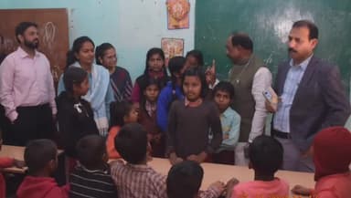 सिंगरौली: विधायक व कलेक्टर ने शासकीय स्कूल पिपराझापी में बच्चों को किया प्रोत्साहित, स्कूल का रंग-रोगन व मरम्मत हेतु दिए निर्देश