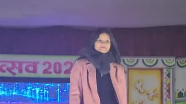 इटावा: इटावा महोत्सव पंडाल में आयोजित मिस्टर, मिस एवं मिसेज प्रेशर प्रतियोगिता में प्रतिभागियों ने रैंप पर बिखेरा जलवा