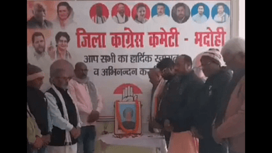 ज्ञानपुर: गिरधरपुर में कांग्रेस पार्टी के जिला कार्यालय पर पूर्व प्रधानमंत्री के निधन पर कांग्रेसियों ने श्रद्धांजलि दी