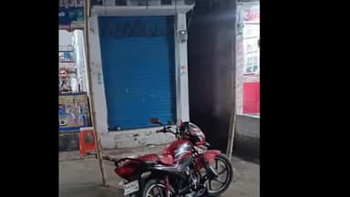 उचकागांव: मीरगंज थाने के लाइन बाजार में ज्वेलरी दुकानदार की बाइक से 10 लाख के जेवर चोरी