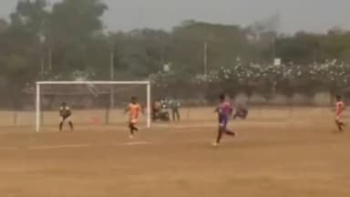 मंदसौर: PG कॉलेज ग्राउंड में कश ट्रॉफ़ी फुटबॉल टूर्नामेंट के सेमीफाइनल में पहुंची पंजाब की टीम