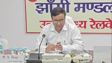 झांसी: महाकुंभ के मद्देनजर झांसी रेल मंडल के डीआरएम ने कहा, कुंभ में आने वाले यात्रियों के लिए पूरी की गई तैयारियां