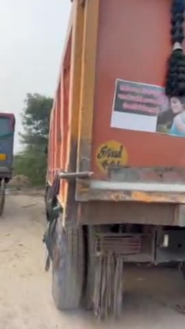 धौलपुर: सागर पाड़ा चौकी पर पुलिस व परिवहन विभाग ने ओवरलोड वाहनों के खिलाफ चलाया धरपकड़ अभियान