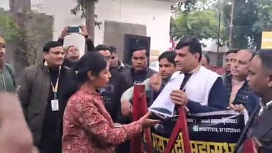 मुरादाबाद: शेख मसउदी महासभा ने जिला कलेक्ट्रेट पर डापाली जाति को शेख मसउदी में अंकित करने की मांग को लेकर किया प्रदर्शन