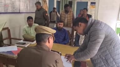 इटावा: सिविल लाइन थाने पर आयोजित थाना समाधान दिवस में प्रभारी निरीक्षक ने सुनी समस्याएं, 6 में से 2 का हुआ निस्तारण