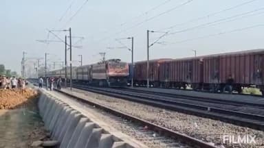 मुरैना नगर: हेतमपुर रेलवे स्टेशन के पास ट्रेन की चपेट में आने से एक युवक की मौत, शव को पीएम हाउस लाया गया