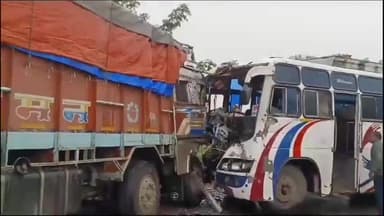 गुनौर: सिमरिया गेसाबाद में नदी पुल के पास बस और ट्रक की टक्कर, 20 यात्री घायल