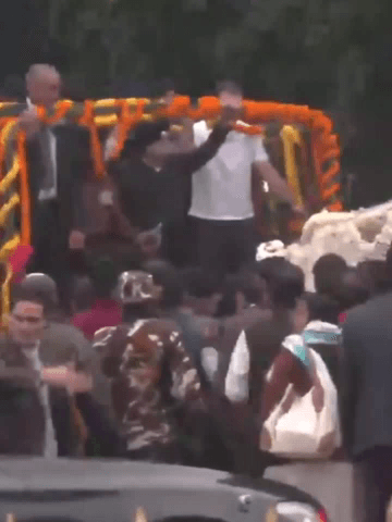 सदर बाज़ार: पूर्व प्रधानमंत्री डॉ. मनमोहन सिंह के पार्थिव शरीर को अंतिम संस्कार के लिए निगम बोध घाट लाया गया