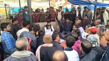 डुमरा: सीतामढ़ी के गुजरी बाजार में कौड़ी की राशि को लेकर दुकानदार नाराज, डिप्टी मेयर ने आवेदन देने को कहा