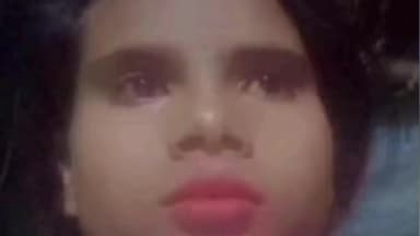 इटावा: वैदपुरा के गांव नगला बसी में घर के आंगन में युवती का शव फंदे से लटका मिला, पुलिस ने पोस्टमार्टम करा जांच शुरू की