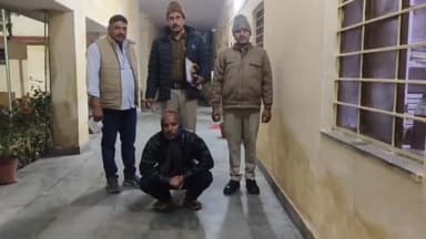 धौलपुर: गडरपुरा मोहल्ले से सट्टे की खाईवाली करते एक आरोपी को पुलिस ने किया गिरफ्तार, कब्जे से मोबाइल व रजिस्टर बरामद