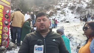 शिमला ग्रामीण: कुफरी में पर्यटकों ने बर्फबारी देखकर कहा- बहुत अच्छा लगा, कई ने पहली बार बर्फबारी देखी