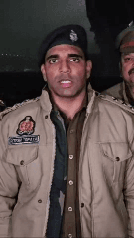 गाज़ियाबाद: विजयनगर थाना पुलिस टीम ने मुठभेड़ के दौरान दो शातिर स्नैचर किए गिरफ्तार, कब्जे से 3 मोबाइल फोन और 1 तमंचा किया बरामद