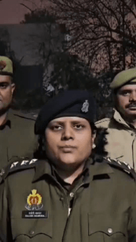 गाज़ियाबाद: थाना शालीमार गार्डन पुलिस ने मुठभेड़ के दौरान 2 स्नैचर किए गिरफ्तार, कब्जे से 1 अवैध तमंचा और चोरी की 1 स्कूटी की बरामद