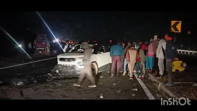 सिसई: रेड़वा ढलान के पास अज्ञात वाहन की टक्कर से कार हुई क्षतिग्रस्त, बाल-बाल बचे कार सवार