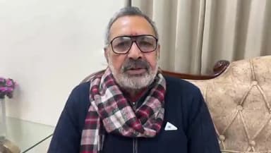 बेगूसराय: बेगूसराय में केंद्रीय मंत्री गिरिराज सिंह ने पूर्व आईपीएस अधिकारी कुणाल किशोर के निधन पर व्यक्त किया शोक