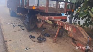 बिजनौर: मंडावर में गांव रतनपुर के पास सड़क किनारे खड़े ट्राले से तेज रफ्तार कार टकराई, चालक की मौत, पत्नी व पुत्री घायल