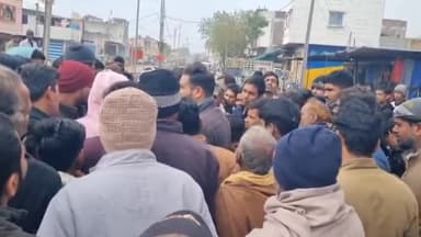 गरोठ: बोलिया में ट्रैक्टर की टक्कर से गाय के बछड़े की हुई मौत, गौ रक्षकों ने किया हंगामा