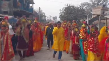 बरौनी: पिपरा देवस पंचायत में अष्टयाम यज्ञ को लेकर निकाली गई कलश शोभायात्रा