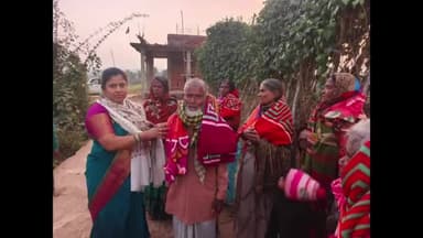 पांकी: भाजपा महिला मोर्चा की प्रदेश कोषा अध्यक्ष लवली गुप्ता ने पांकी क्षेत्र में गरीबों के बीच कंबल वितरण किए