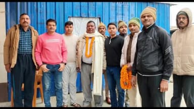 हुसैनगंज: ट्रांसफर होने पर हुसैनगंज थाना परिसर में सब इंस्पेक्टर को भावभीनी विदाई दी गई