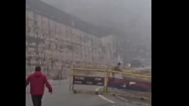 झांसी: ओलावृष्टि के बाद ठंड का प्रकोप, सुबह से कोहरा छाया, भरारी कृषि विज्ञान केंद्र के मौसम वैज्ञानिक ने कहा- धुंध और बढ़ेगी