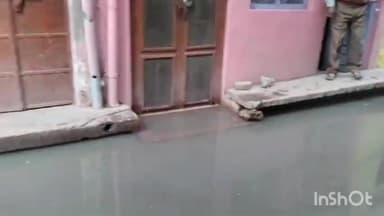 अंबाह: पुरानी बस्ती में जलभराव से परेशानी, लोगों को निकलना हुआ मुश्किल, SDM को सौंपा ज्ञापन