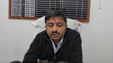 गोपालगंज: बलथरी में उत्पाद विभाग ने गन्ना लदी ट्रैक्टर ट्रॉली से 1080 लीटर शराब किया जब्त