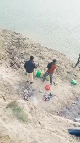 जिला बेगूसराय गांव परिहारा में दारू पास छापा 100 लीटर