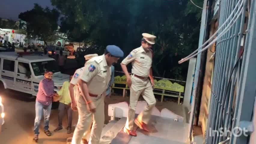 అమరచింత: అమరచింత యూనియన్ బ్యాంకులో చోరీ యత్నంపై బ్యాంకును పరిశీలించిన ఎస్పీ రావుల గిరిధర్