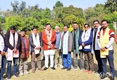 देहरादून: उत्तरांचल प्रेस क्लब की नवनिर्वाचित कार्यकारिणी के सदस्यों ने शासकीय आवास पर सीएम धामी से की भेंट