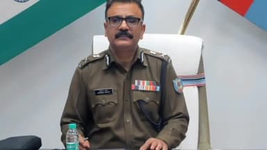 कांके: धुर्वा स्थित पुलिस मुख्यालय में डीजीपी ने वीडियो कॉन्फ्रेंसिंग के जरिए नक्सल विरोधी अभियान की समीक्षा की