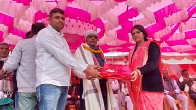 मिडिल स्कूल पिपरा में एचएम नवल किशोर यादव के सेवानिवृत होने पर विधाई सह सम्मान समारोह का हुआ आयोजन