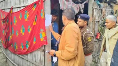 छौड़ाही: छौराही पुलिस ने फरार अभियुक्तों के घर पर चिपकाया इश्तेहार