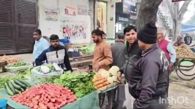 फिरोज़ाबाद: टूंडला नगर पालिका प्रशासन ने स्टेशन रोड स्थित सब्जी मंडी में पॉलिथीन पकड़ने के लिए चलाया अभियान