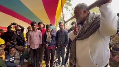 पटना ग्रामीण: गर्दनीबाग धरना स्थल पर पहुंचे सांसद पप्पू यादव, कहा- छात्रों के हित के लिए जाएंगे सुप्रीम कोर्ट