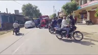 सिंगरौली: गनियारी मुख्य मार्ग पर ट्रैक्टर और बाइक की टक्कर, बाइक चालक गंभीर रूप से घायल