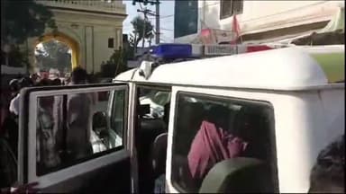 झुंझुनू: बगड़ में एटीएम कार्ड बदलकर ठगी कर रहे युवक को पकड़कर लोगों ने की धुनाई, पुलिस को किया सुपुर्द