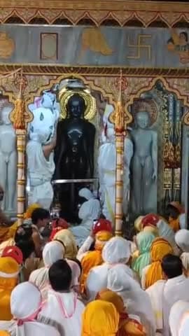 पांच दिवसीय आनंदोत्सव महामांगलिक अनुष्ठान का समापन नववर्ष में स्वर्ण व रजत कलशों से बड़े बाबा का महामस्ताकाभिषेक कर किया