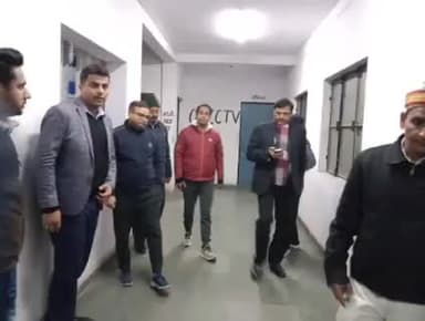 मुरादाबाद: मंडल आयुक्त ने मुरादाबाद में शेल्टर होम का किया निरीक्षण