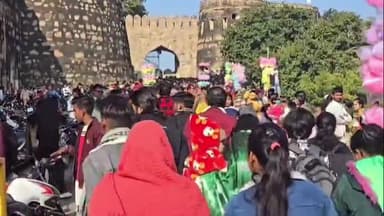 झांसी: झांसी किला को देखने पहुंचे 9600 पर्यटक, 2023 में आए थे 6705 लोग, जनता बोली- अद्भुत विरासत