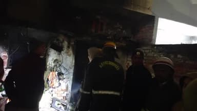 कानपुर: सफेद कॉलोनी में मकान में लगी आग, फायर ब्रिगेड ने आग पर पाया काबू