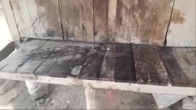 तेघरा: तेघड़ा थाना क्षेत्र के अयोध्या गंगा घाट पर स्थित दुकान में लगी आग, पीड़ित ने सुनाई अपनी वेदना