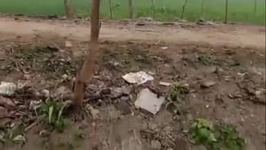 शोहरतगढ़: महदेवा बुजुर्ग के एक किसान द्वारा खेत और फसल की रखवाली हेतु लगाया गया तार चोरों ने काटकर ले लिया