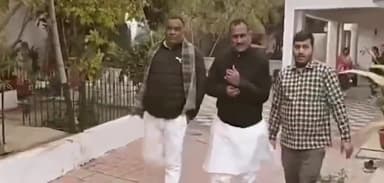 पटना ग्रामीण: नए साल के मौके पर राबड़ी आवास पर मिठाई लेकर पहुंचे राजद नेता, लालू प्रसाद यादव और राबड़ी देवी से भी की मुलाकात